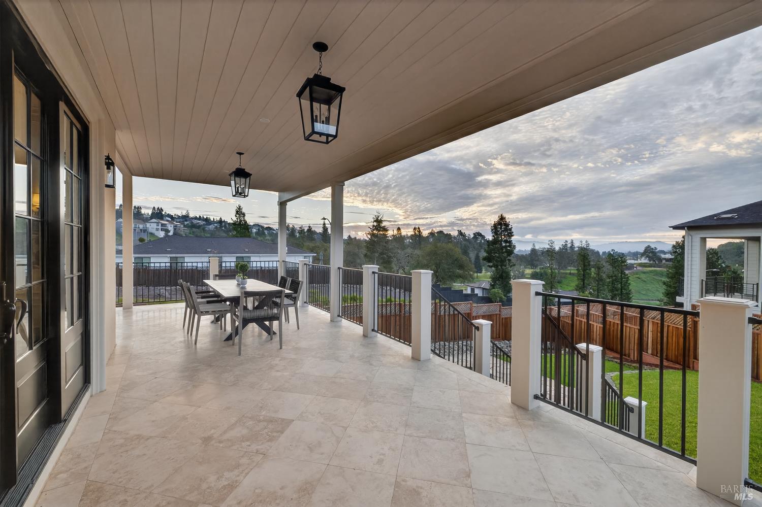 Detail Gallery Image 18 of 56 For 3724 Lakebriar Pl, Santa Rosa,  CA 95403 - 5 Beds | 4 Baths