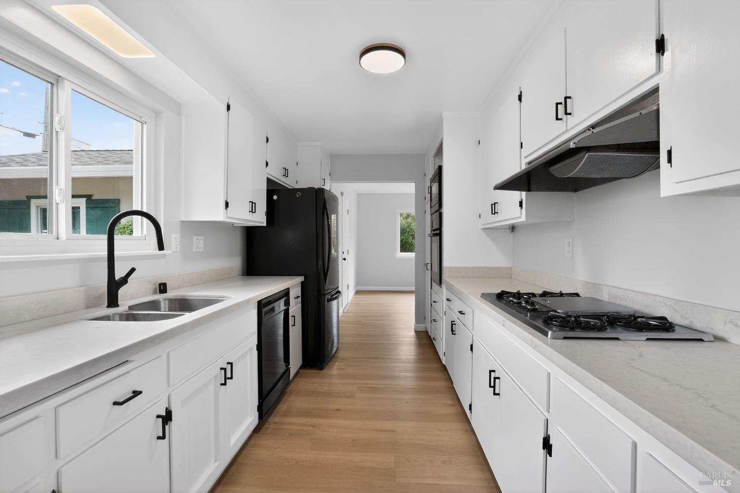 Detail Gallery Image 23 of 31 For 920 Calle Paseo Unkn, Novato,  CA 94949 - 3 Beds | 2 Baths