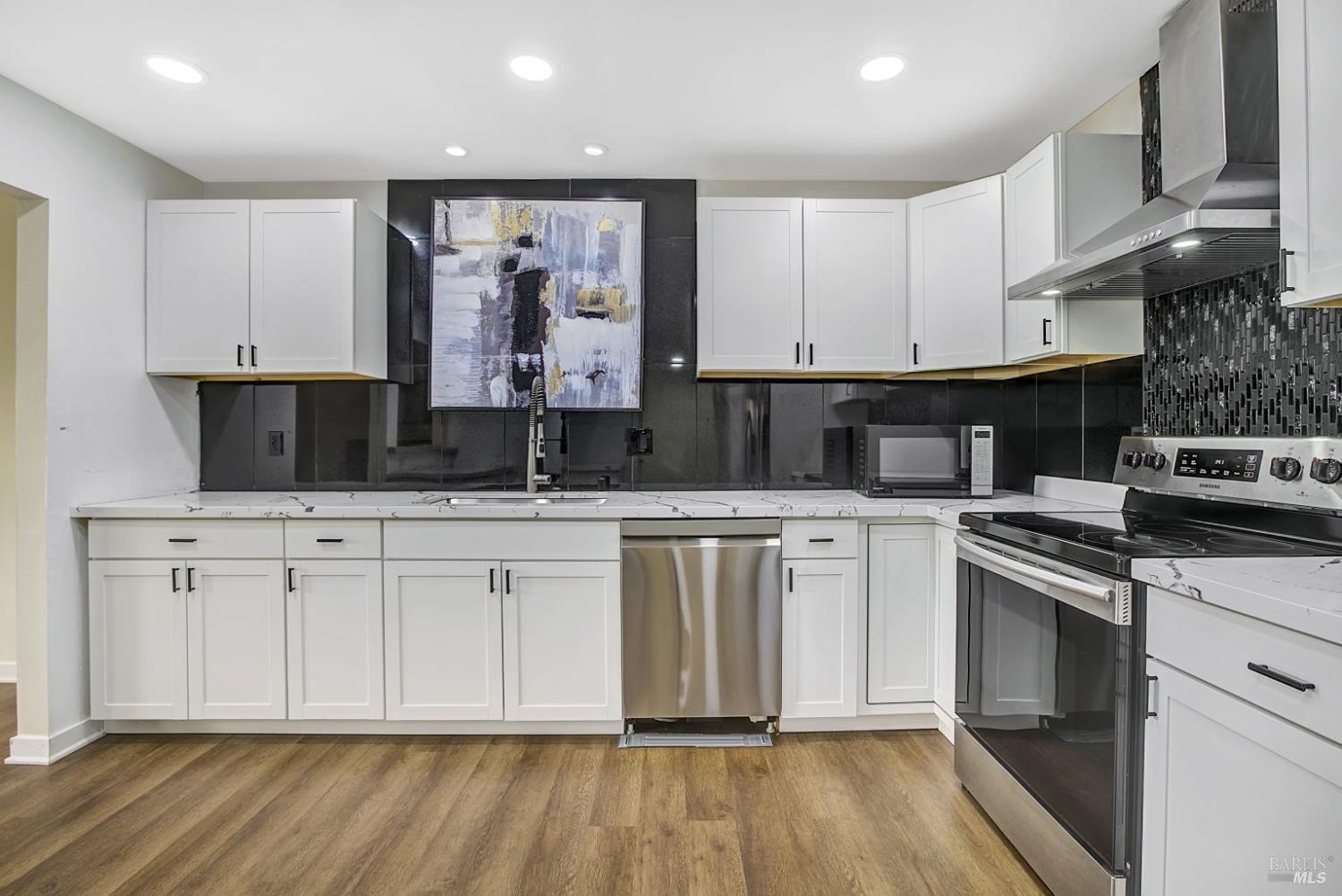 Detail Gallery Image 7 of 49 For 870 Hudis St, Rohnert Park,  CA 94928 - 2 Beds | 2/1 Baths