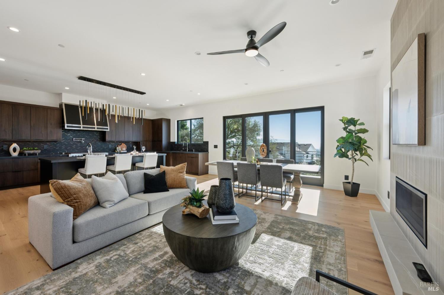 Detail Gallery Image 16 of 71 For 2156 Wedgewood Way, Santa Rosa,  CA 95404 - 4 Beds | 4/1 Baths