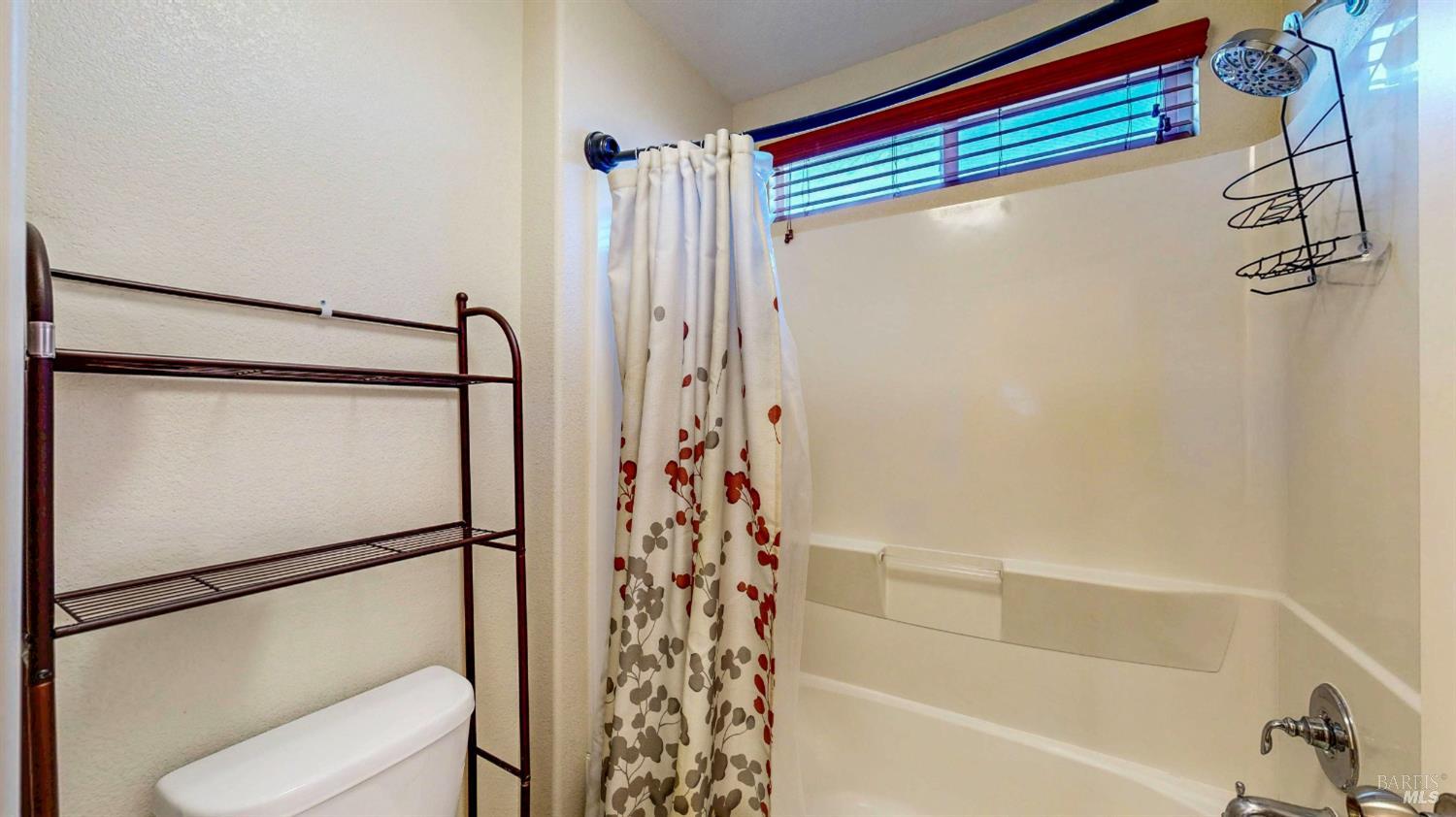 Detail Gallery Image 26 of 55 For 3826 Danbury Way, Fairfield,  CA 94533 - 5 Beds | 3/1 Baths