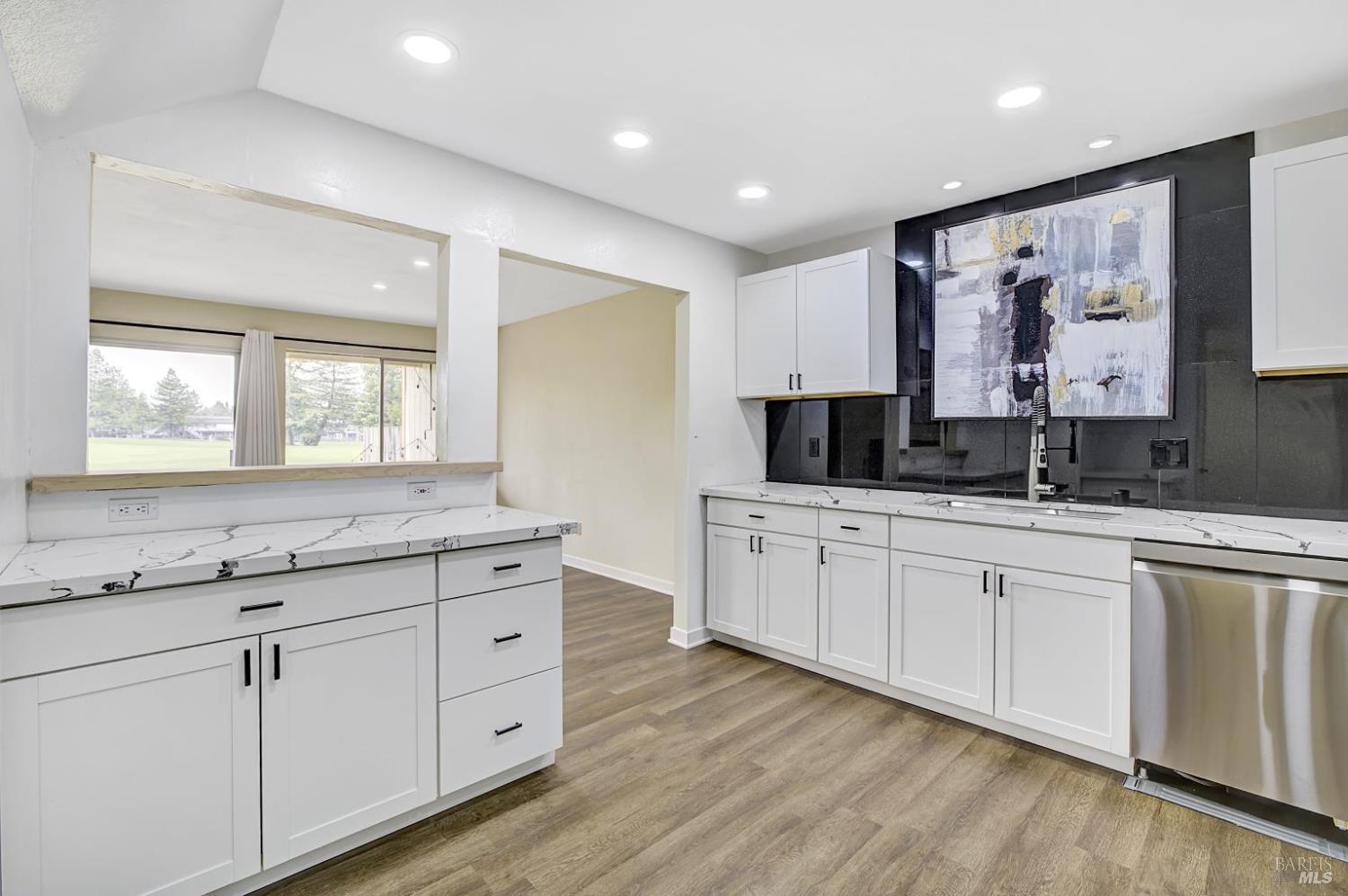 Detail Gallery Image 5 of 49 For 870 Hudis St, Rohnert Park,  CA 94928 - 2 Beds | 2/1 Baths