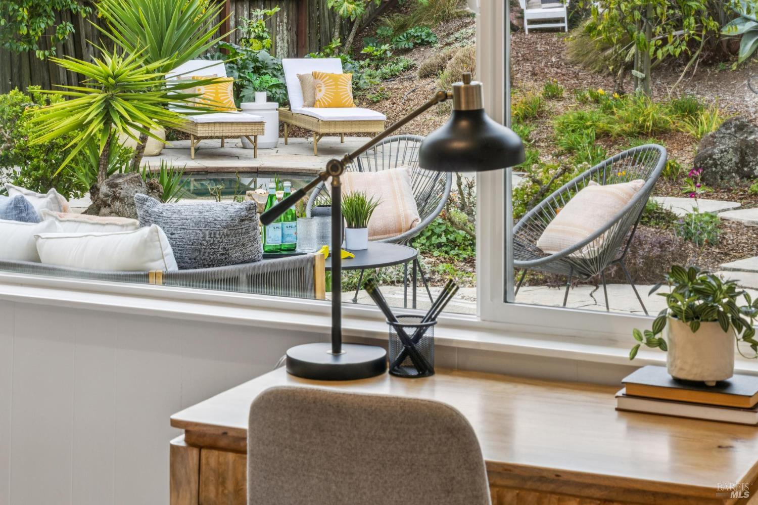 Detail Gallery Image 25 of 74 For 55 Las Casas Dr, San Rafael,  CA 94901 - 3 Beds | 2/1 Baths