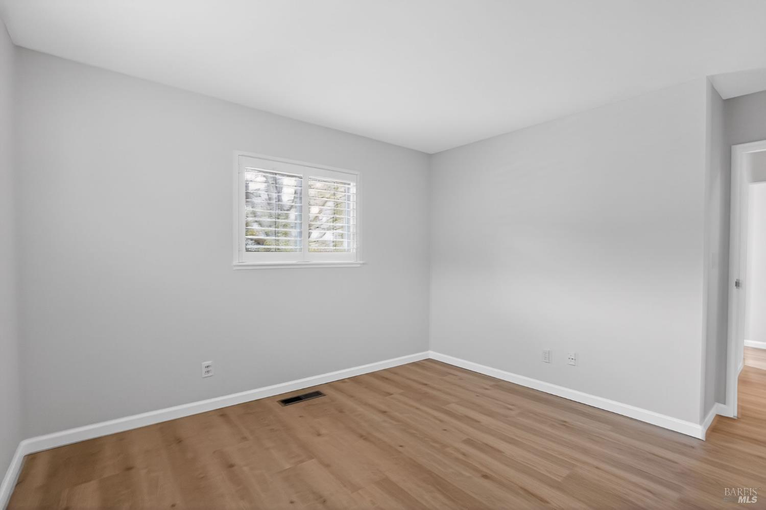 Detail Gallery Image 11 of 31 For 920 Calle Paseo Unkn, Novato,  CA 94949 - 3 Beds | 2 Baths