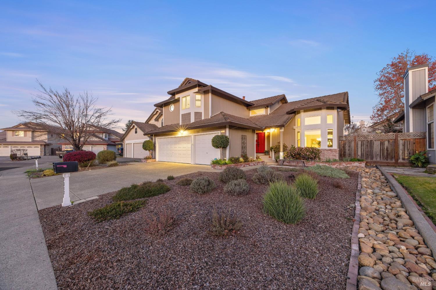 Detail Gallery Image 2 of 60 For 7317 Rasmussen Way, Rohnert Park,  CA 94928 - 4 Beds | 3 Baths