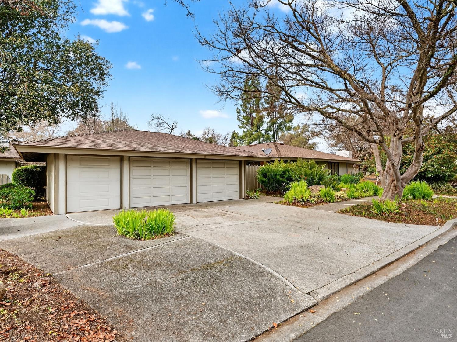 Detail Gallery Image 3 of 46 For 113 Bonnie Brook Dr, Napa,  CA 94558 - 2 Beds | 2 Baths