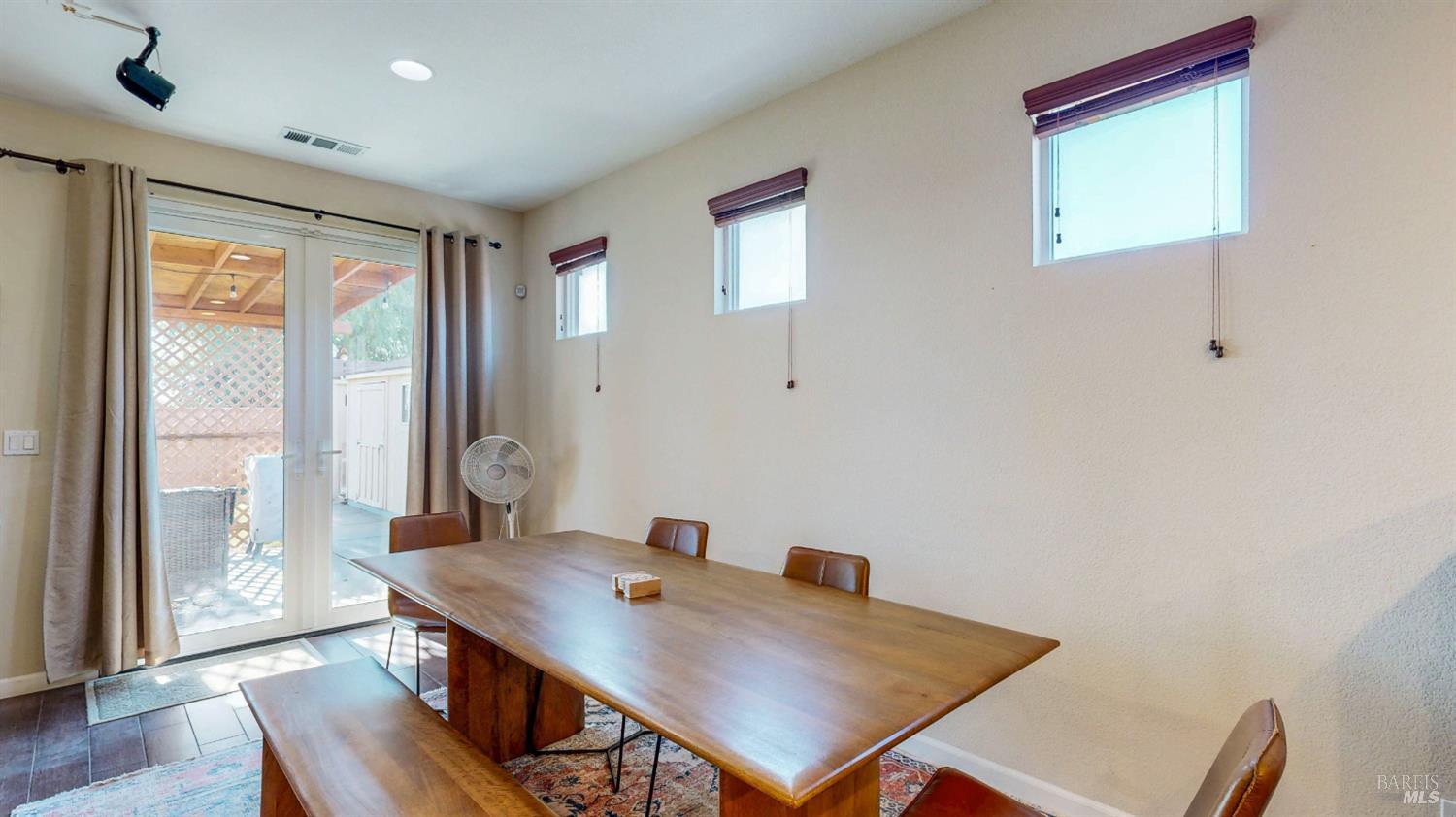 Detail Gallery Image 16 of 55 For 3826 Danbury Way, Fairfield,  CA 94533 - 5 Beds | 3/1 Baths