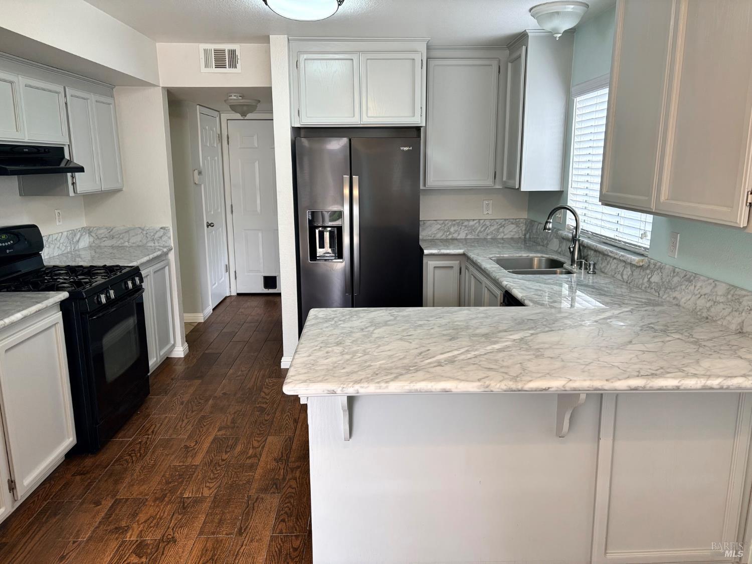 Detail Gallery Image 6 of 32 For 107 Freedom Ct, Vacaville,  CA 95687 - 3 Beds | 2/1 Baths