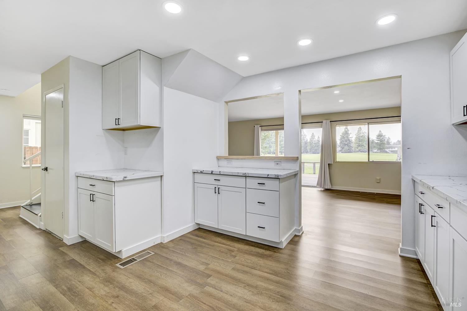 Detail Gallery Image 4 of 49 For 870 Hudis St, Rohnert Park,  CA 94928 - 2 Beds | 2/1 Baths