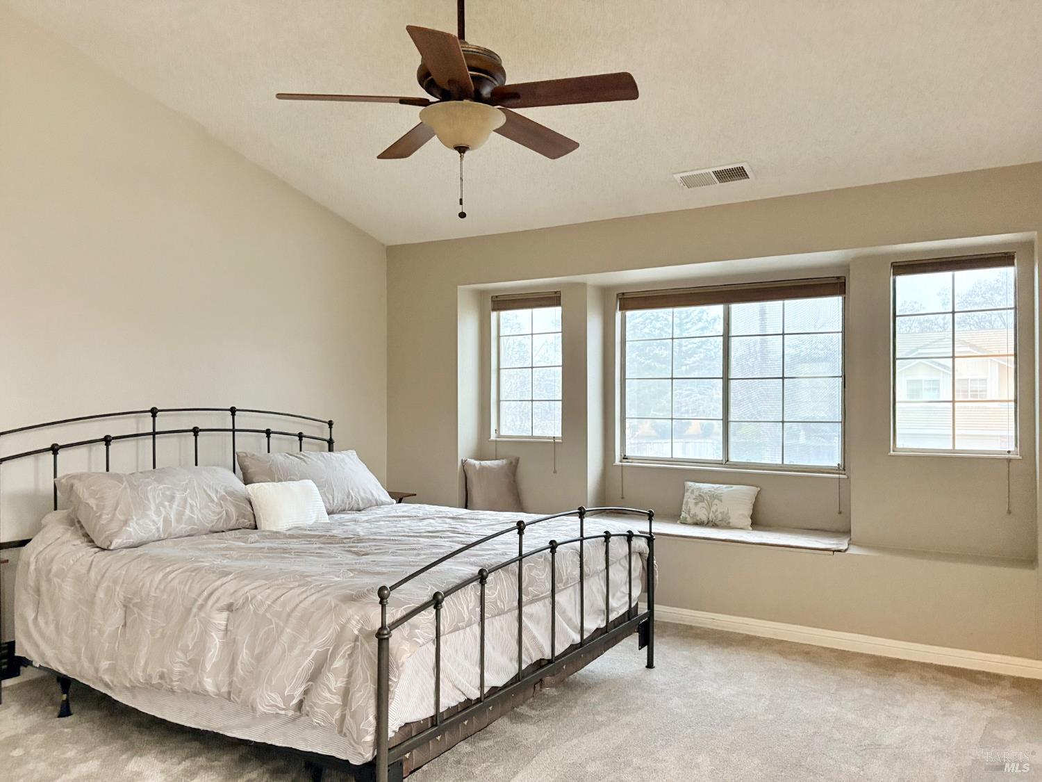 Detail Gallery Image 18 of 32 For 107 Freedom Ct, Vacaville,  CA 95687 - 3 Beds | 2/1 Baths
