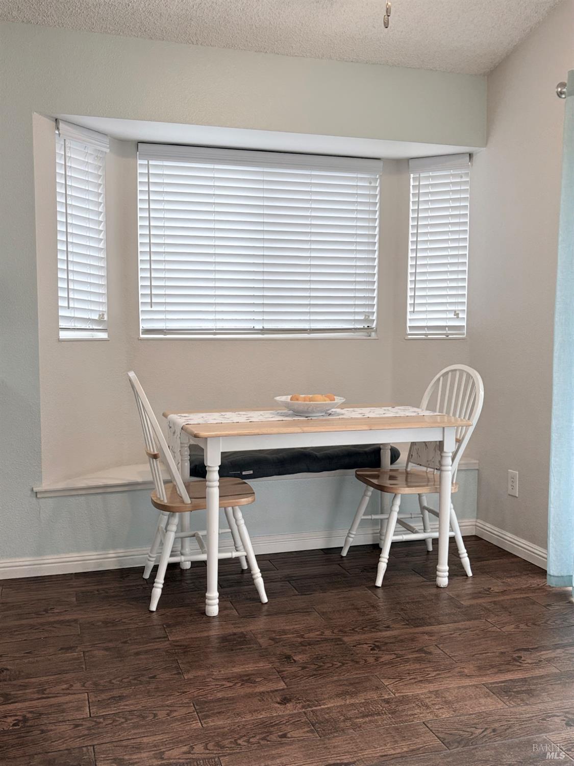 Detail Gallery Image 8 of 32 For 107 Freedom Ct, Vacaville,  CA 95687 - 3 Beds | 2/1 Baths