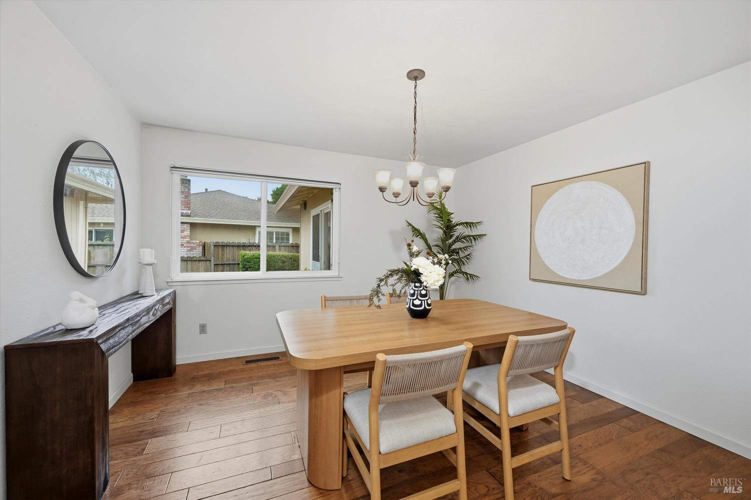 Detail Gallery Image 17 of 30 For 1808 Sherwood Ct, Santa Rosa,  CA 95405 - 2 Beds | 2 Baths