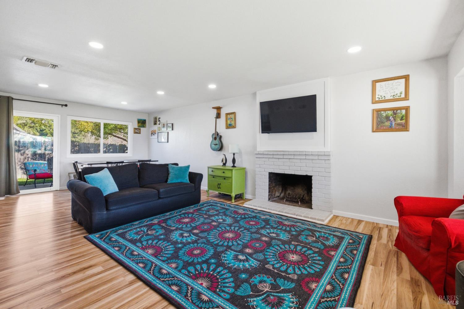 Detail Gallery Image 3 of 35 For 1100 Merrill Ct, Dixon,  CA 95620 - 3 Beds | 2 Baths