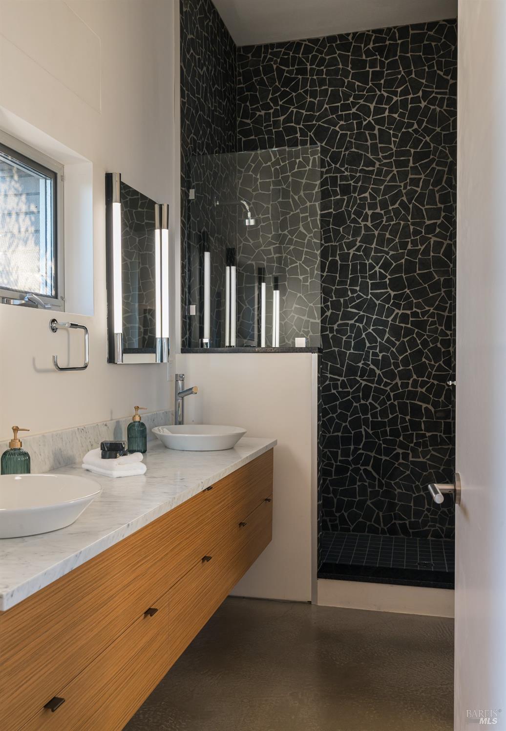 Detail Gallery Image 18 of 33 For 2947 Cavedale Rd, Glen Ellen,  CA 95442 - 3 Beds | 3/1 Baths