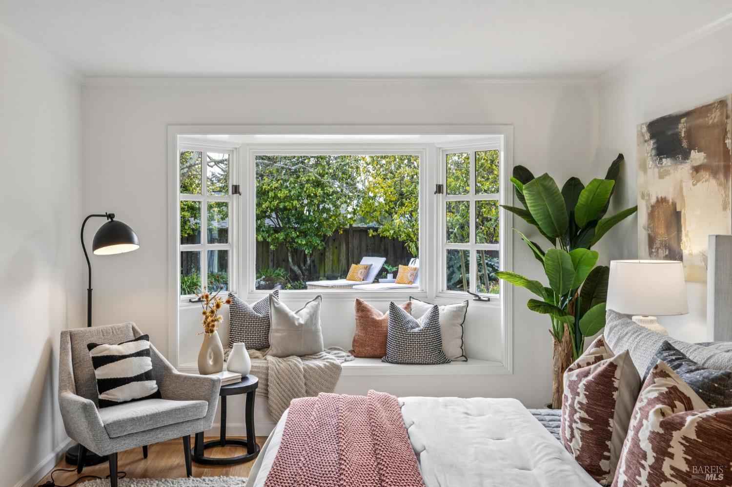 Detail Gallery Image 28 of 74 For 55 Las Casas Dr, San Rafael,  CA 94901 - 3 Beds | 2/1 Baths