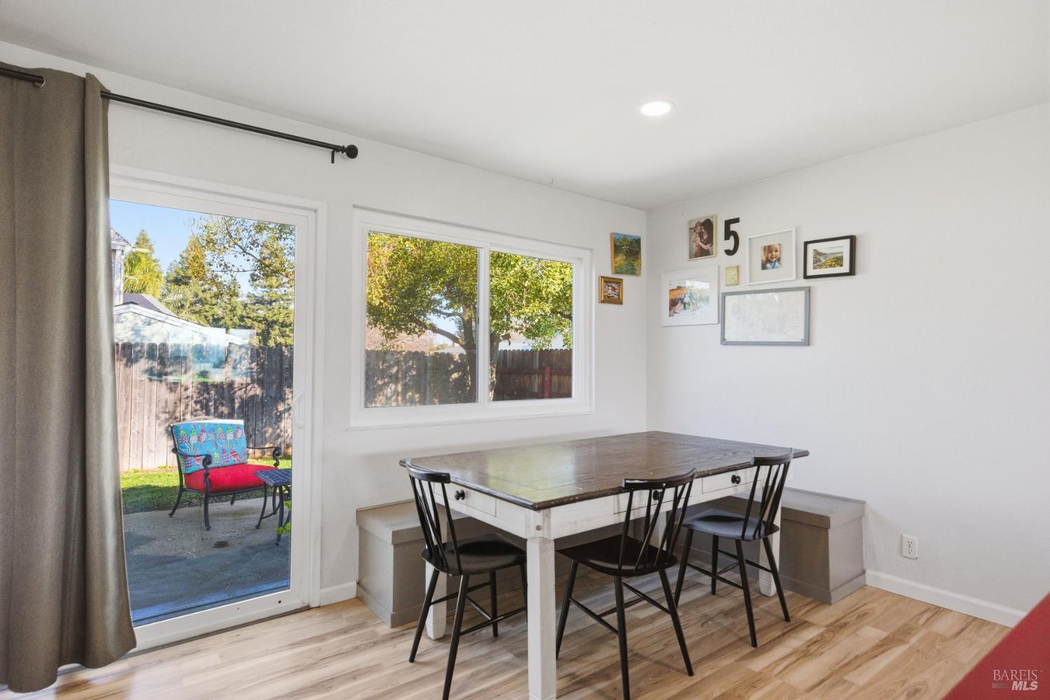 Detail Gallery Image 7 of 35 For 1100 Merrill Ct, Dixon,  CA 95620 - 3 Beds | 2 Baths