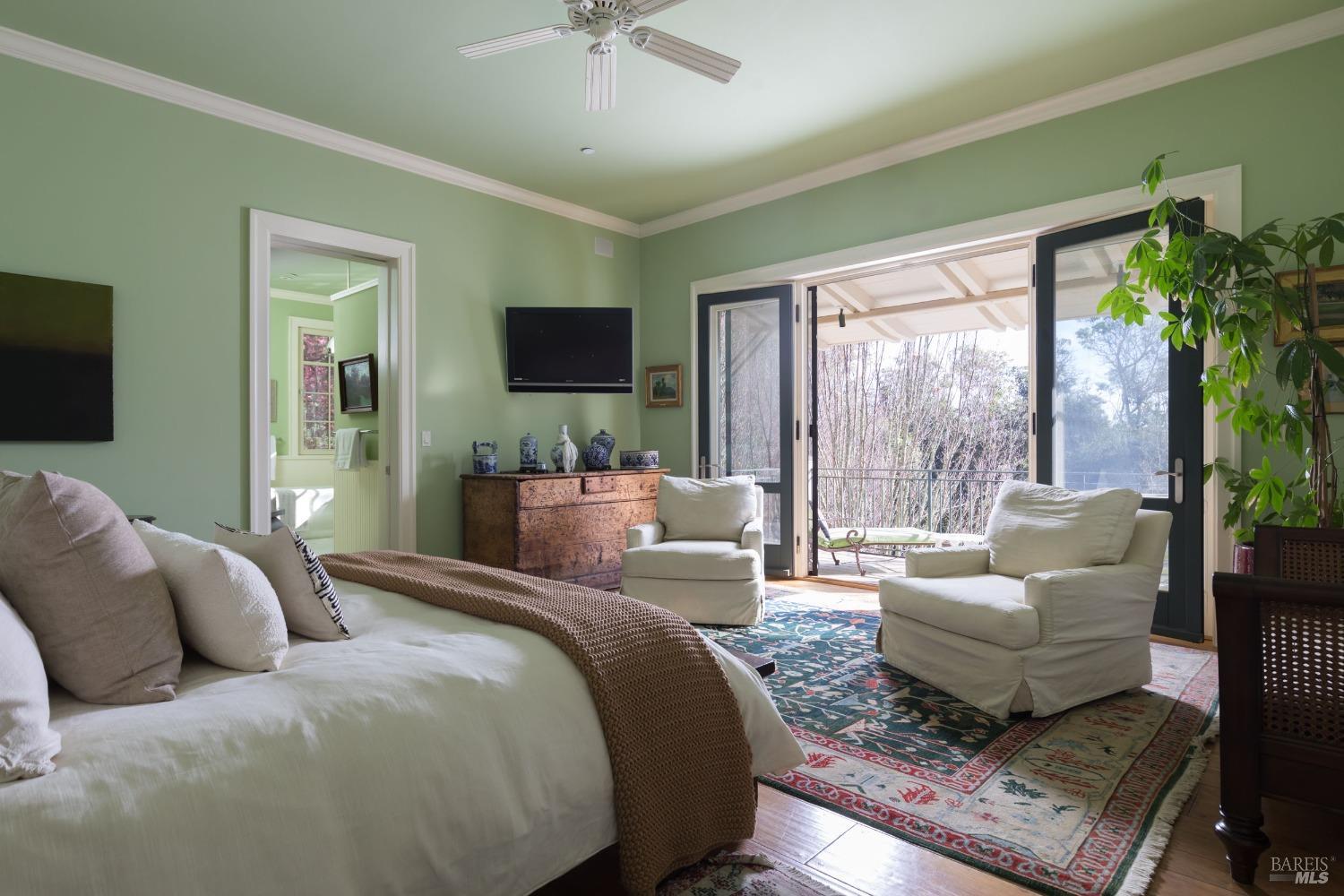 Detail Gallery Image 11 of 37 For 18730 Canyon Rd, Sonoma,  CA 95476 - 4 Beds | 4/1 Baths