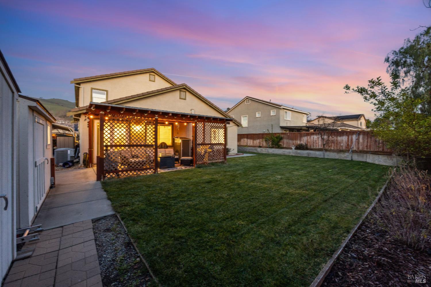 Detail Gallery Image 45 of 55 For 3826 Danbury Way, Fairfield,  CA 94533 - 5 Beds | 3/1 Baths