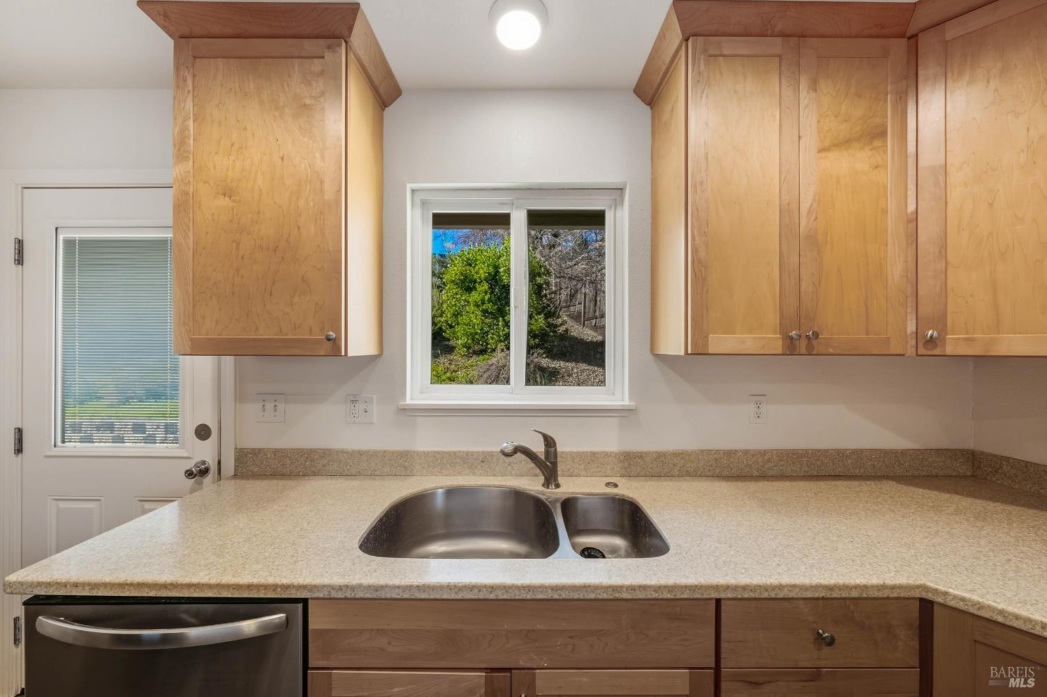 Detail Gallery Image 15 of 63 For 5585 Sunrise Dr, Kelseyville,  CA 95451 - 5 Beds | 2 Baths