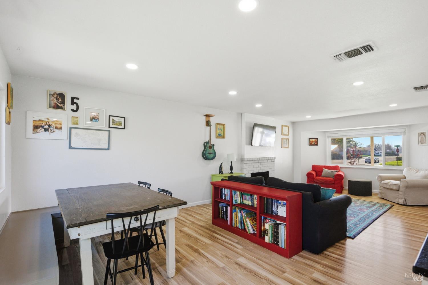 Detail Gallery Image 11 of 35 For 1100 Merrill Ct, Dixon,  CA 95620 - 3 Beds | 2 Baths