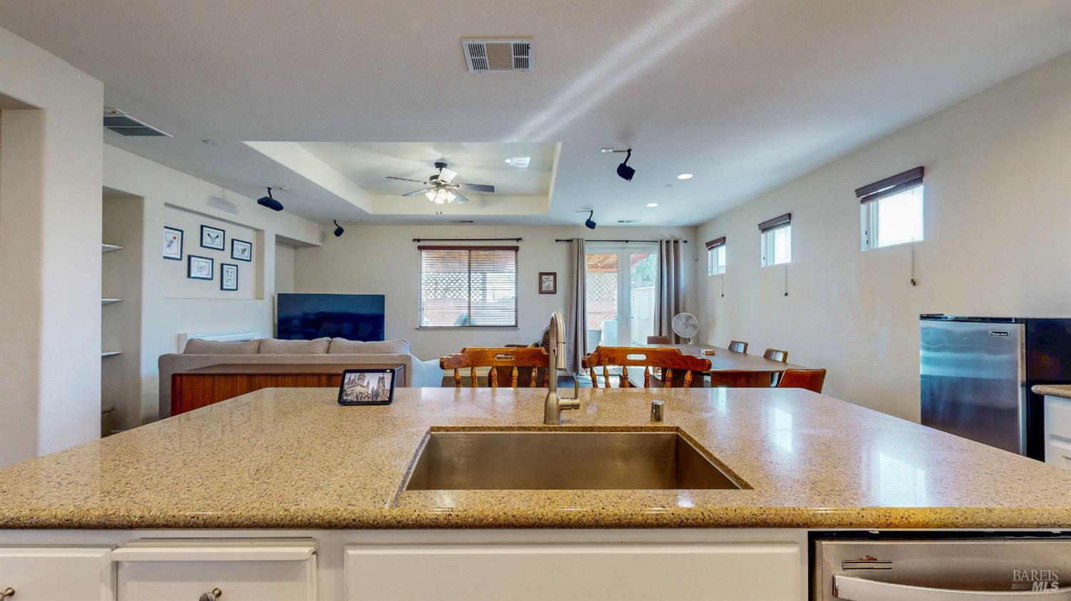 Detail Gallery Image 12 of 55 For 3826 Danbury Way, Fairfield,  CA 94533 - 5 Beds | 3/1 Baths