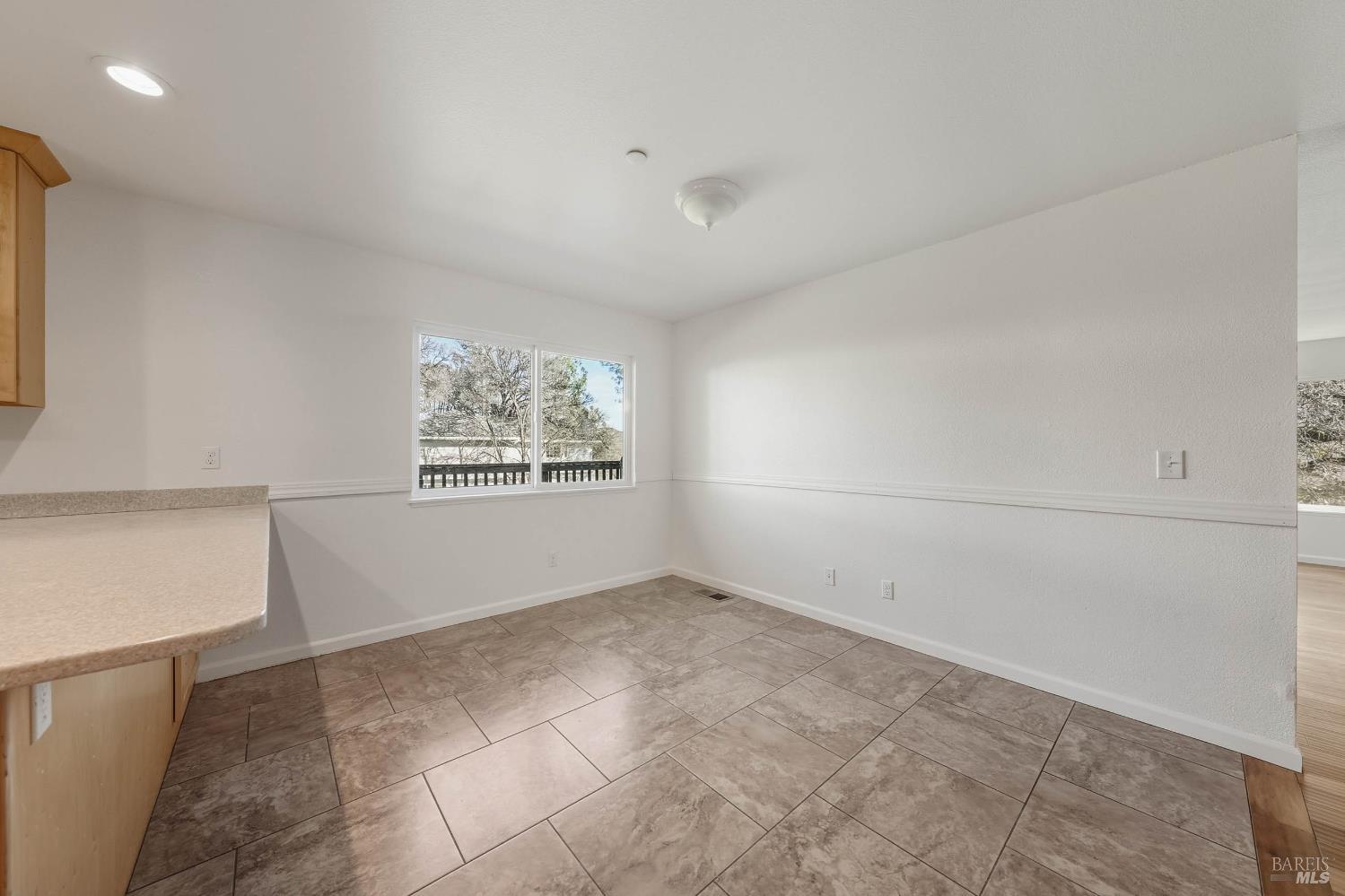 Detail Gallery Image 18 of 63 For 5585 Sunrise Dr, Kelseyville,  CA 95451 - 5 Beds | 2 Baths