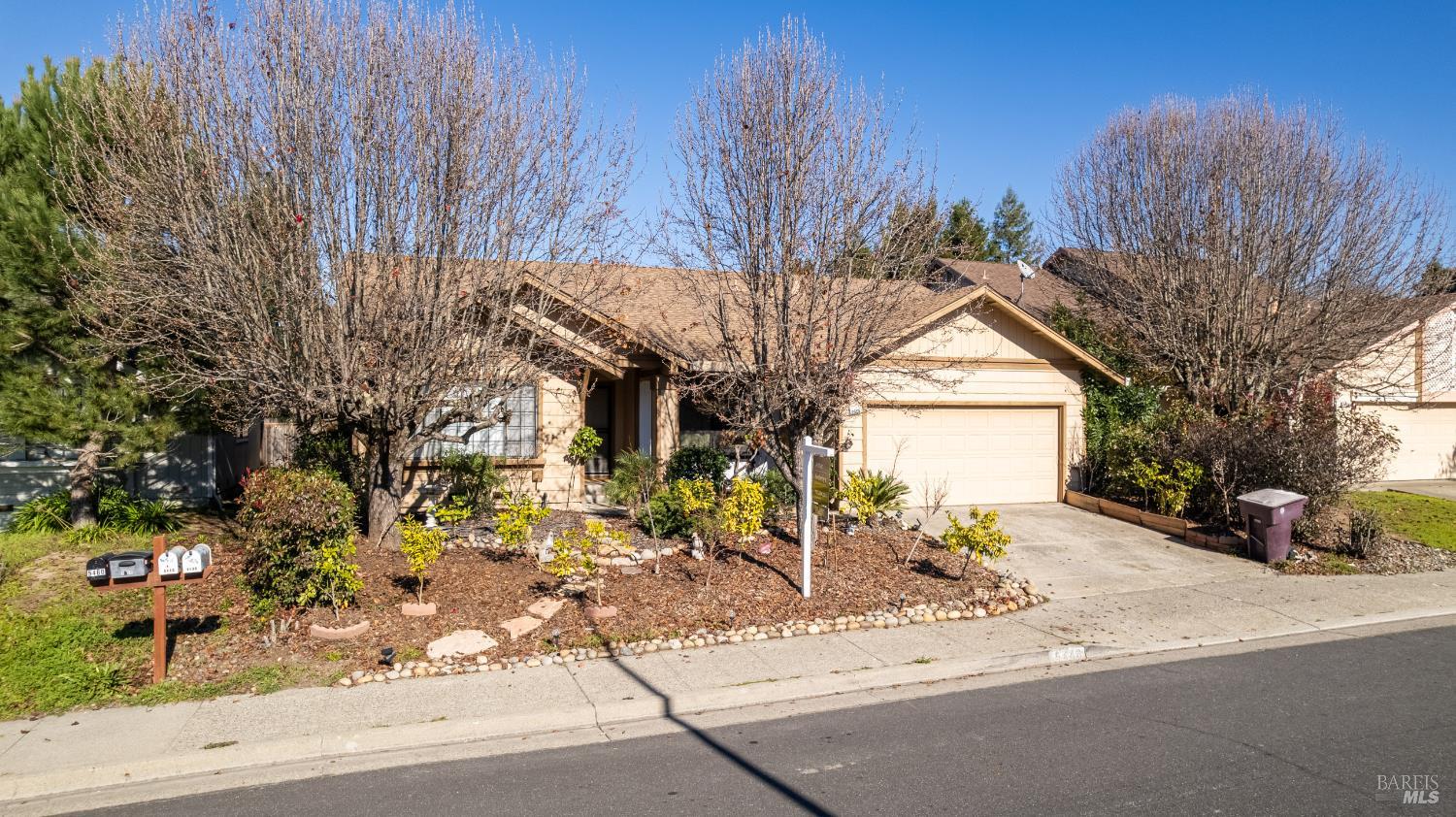 Detail Gallery Image 2 of 2 For 5440 Corbett Cir, Santa Rosa,  CA 95403 - 3 Beds | 2 Baths