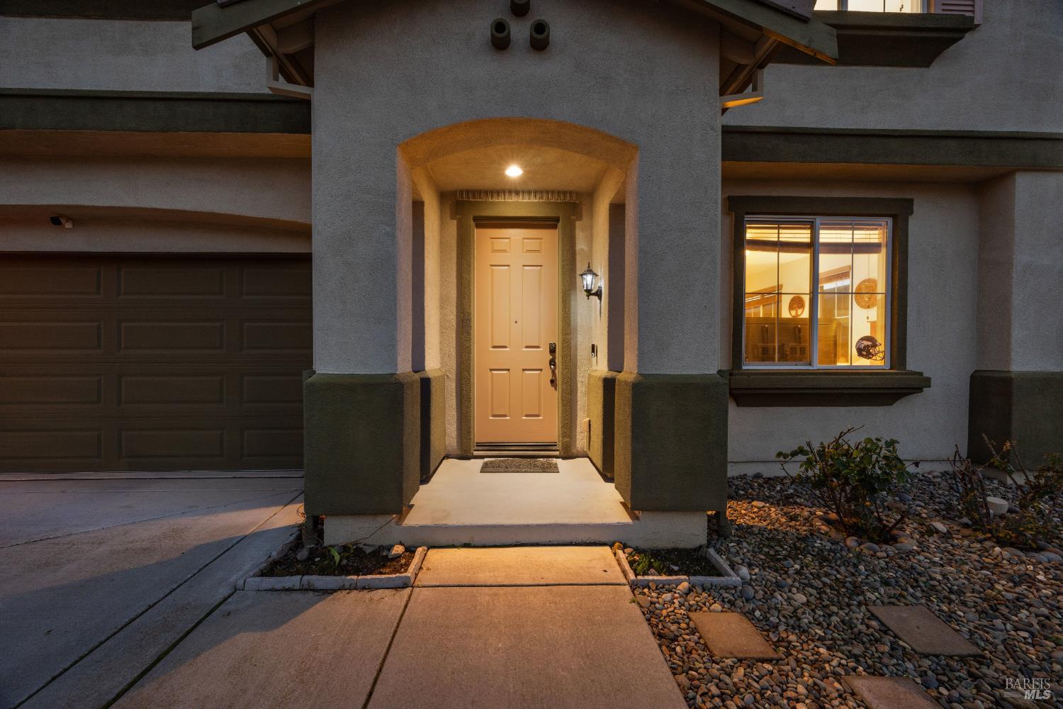 Detail Gallery Image 4 of 55 For 3826 Danbury Way, Fairfield,  CA 94533 - 5 Beds | 3/1 Baths