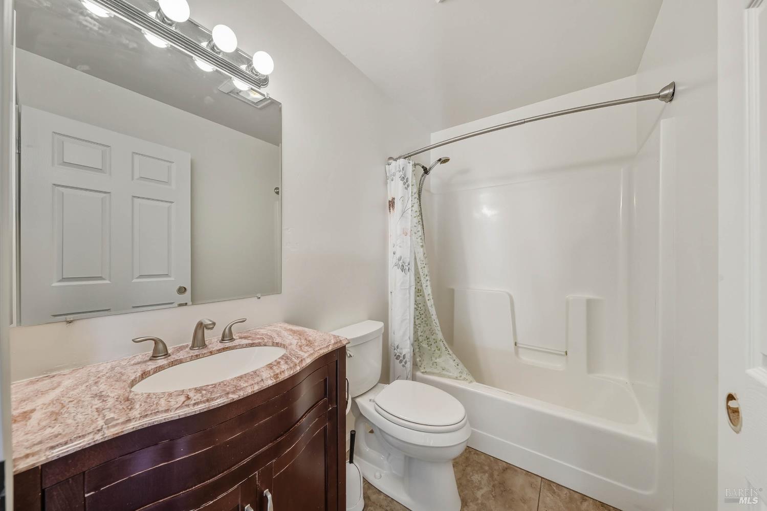 Detail Gallery Image 34 of 63 For 5585 Sunrise Dr, Kelseyville,  CA 95451 - 5 Beds | 2 Baths