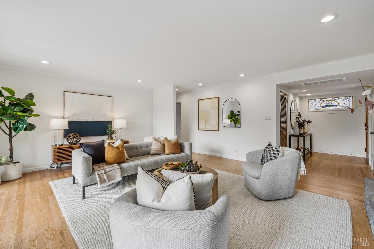 Detail Gallery Image 12 of 74 For 55 Las Casas Dr, San Rafael,  CA 94901 - 3 Beds | 2/1 Baths