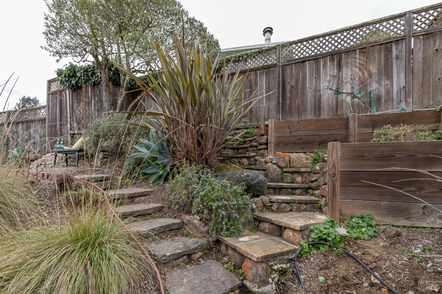 Detail Gallery Image 58 of 74 For 55 Las Casas Dr, San Rafael,  CA 94901 - 3 Beds | 2/1 Baths