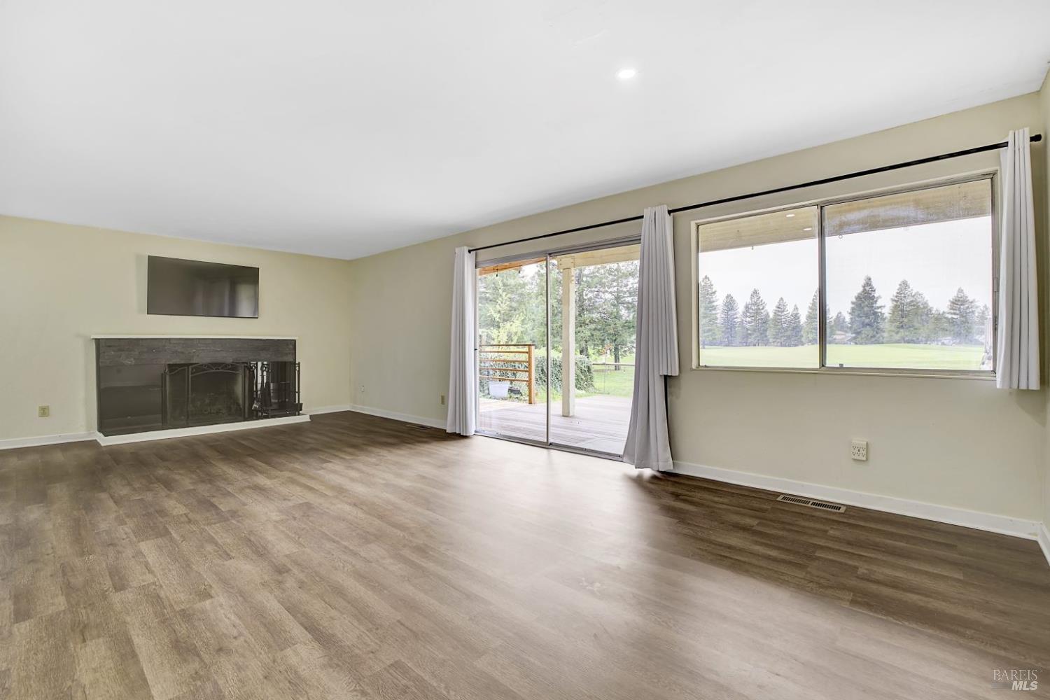 Detail Gallery Image 13 of 49 For 870 Hudis St, Rohnert Park,  CA 94928 - 2 Beds | 2/1 Baths