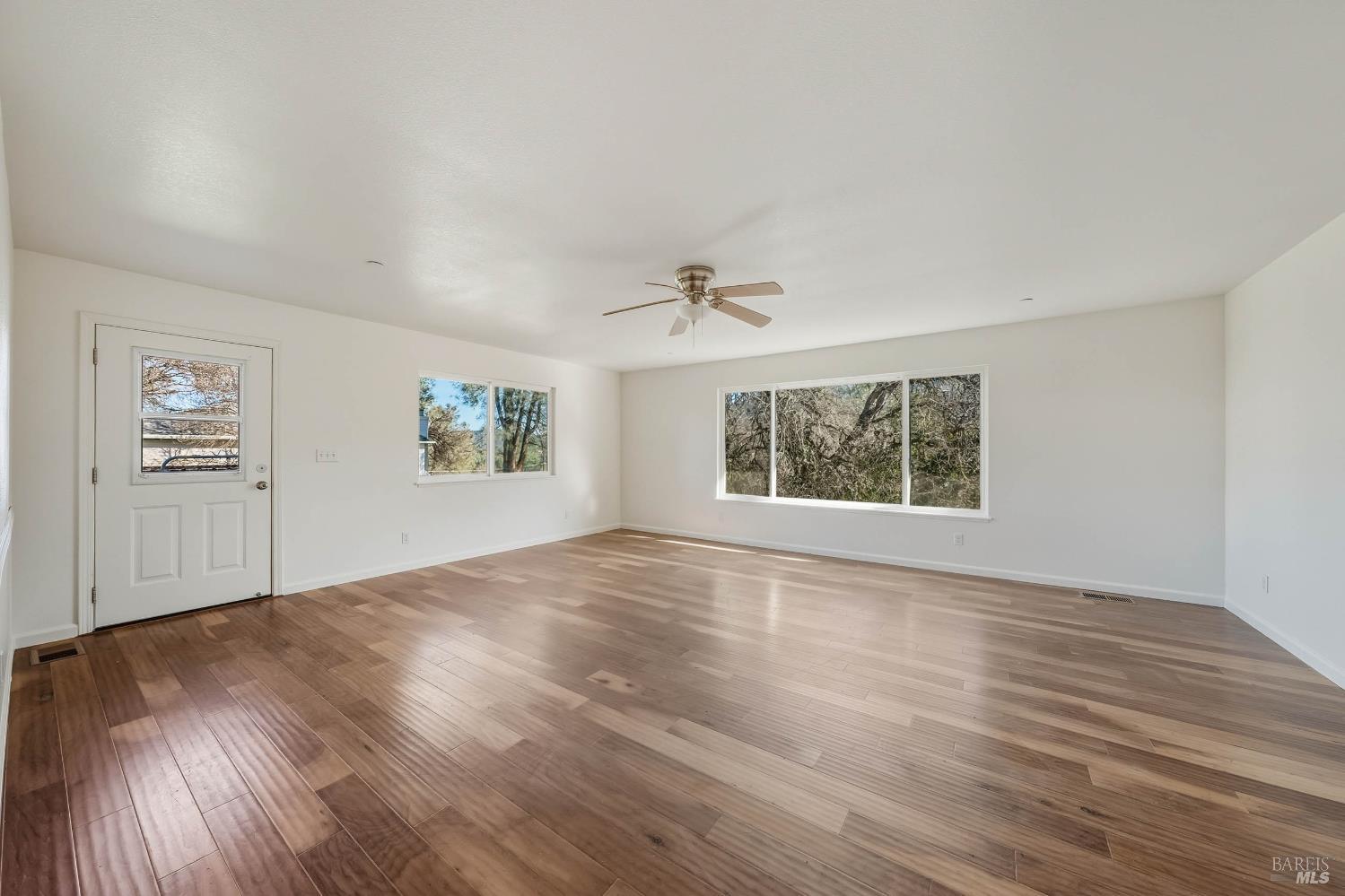 Detail Gallery Image 7 of 63 For 5585 Sunrise Dr, Kelseyville,  CA 95451 - 5 Beds | 2 Baths