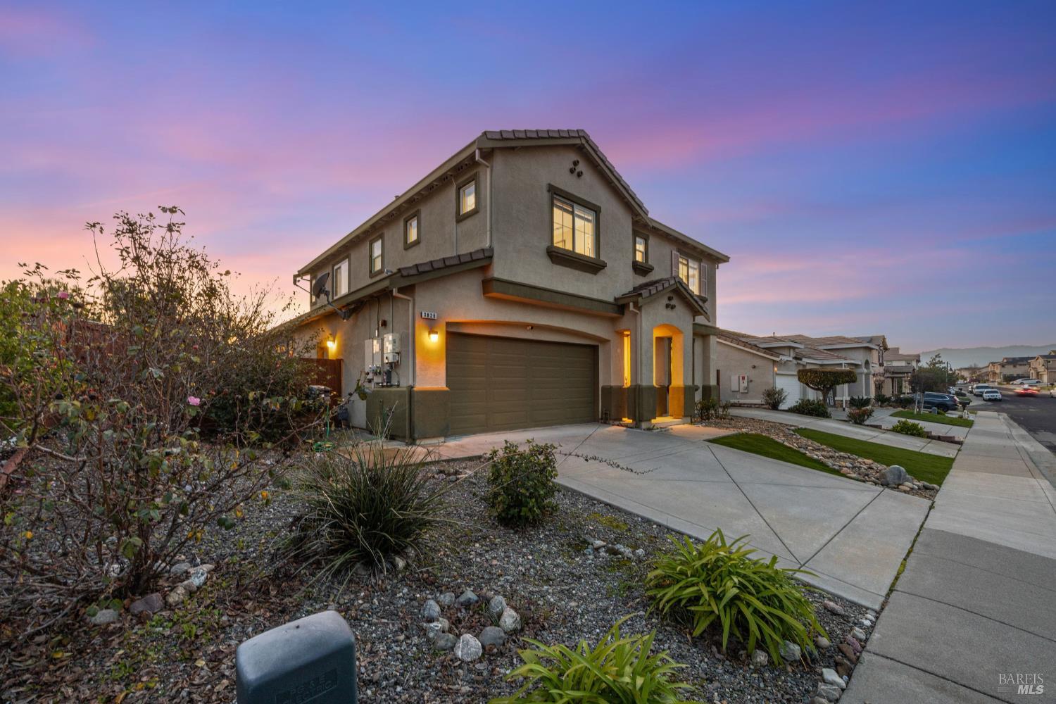 Detail Gallery Image 2 of 55 For 3826 Danbury Way, Fairfield,  CA 94533 - 5 Beds | 3/1 Baths