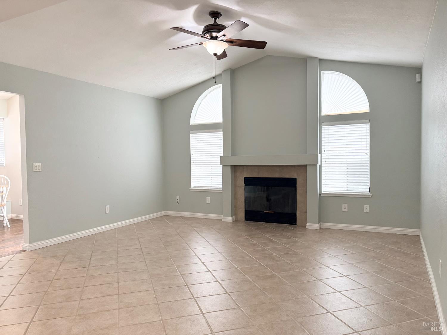 Detail Gallery Image 5 of 32 For 107 Freedom Ct, Vacaville,  CA 95687 - 3 Beds | 2/1 Baths