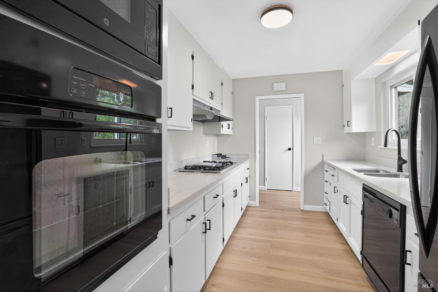 Detail Gallery Image 24 of 31 For 920 Calle Paseo Unkn, Novato,  CA 94949 - 3 Beds | 2 Baths