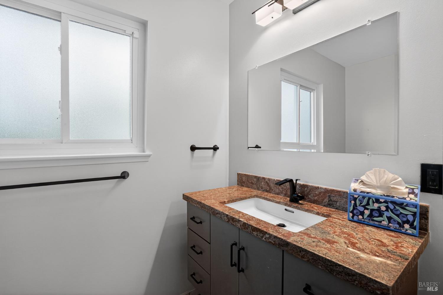 Detail Gallery Image 20 of 31 For 920 Calle Paseo Unkn, Novato,  CA 94949 - 3 Beds | 2 Baths