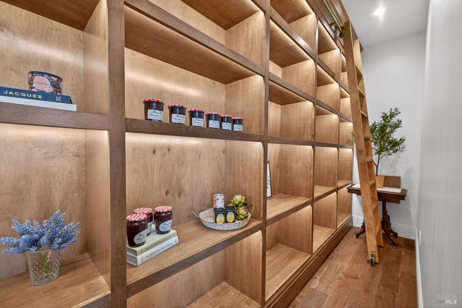 Detail Gallery Image 8 of 56 For 3724 Lakebriar Pl, Santa Rosa,  CA 95403 - 5 Beds | 4 Baths