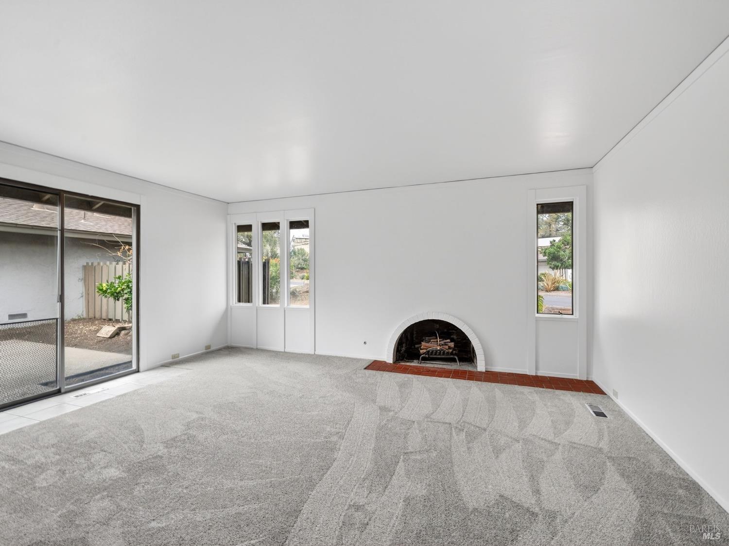 Detail Gallery Image 5 of 46 For 113 Bonnie Brook Dr, Napa,  CA 94558 - 2 Beds | 2 Baths