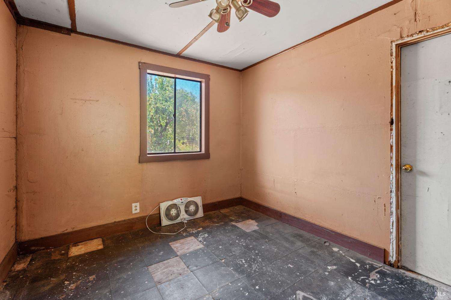 Detail Gallery Image 16 of 25 For 454 Della Ave, Willits,  CA 95490 - 3 Beds | 1/1 Baths