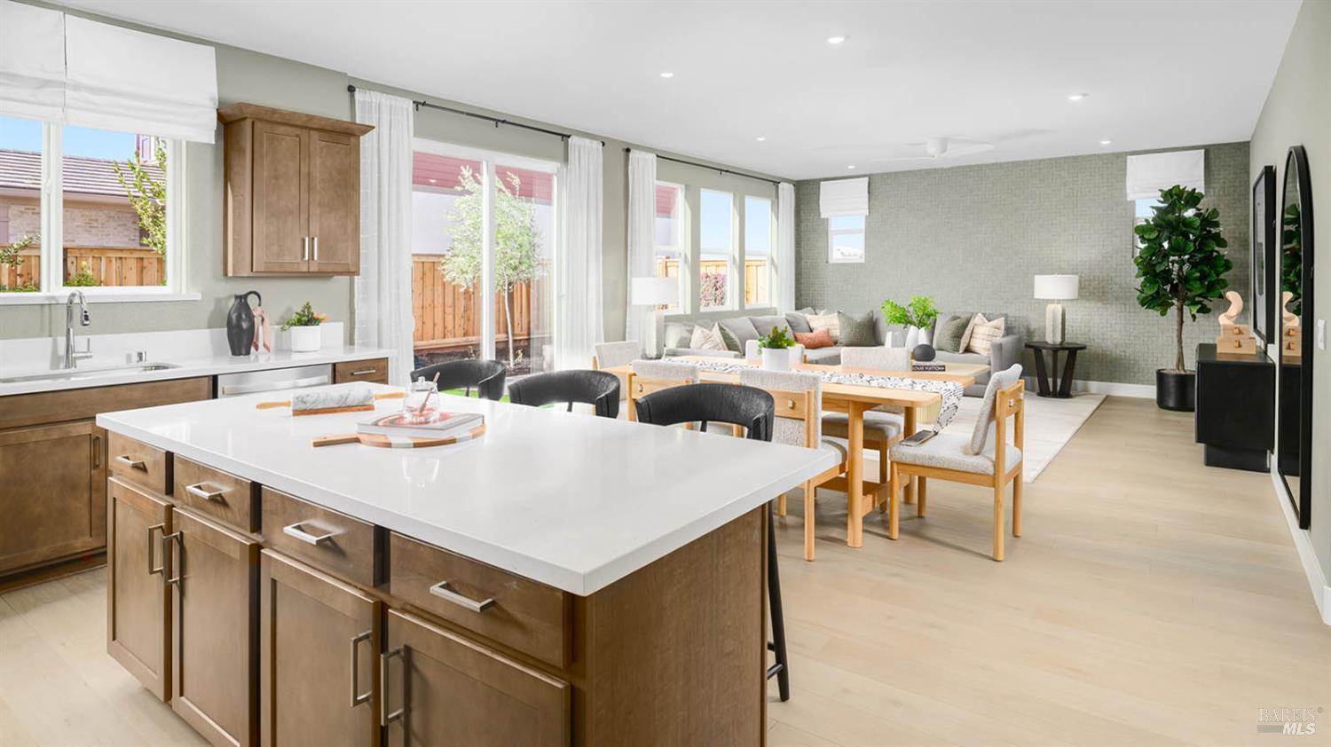 Detail Gallery Image 11 of 15 For 2446 Serene Ln, Santa Rosa,  CA 95403 - 5 Beds | 3 Baths