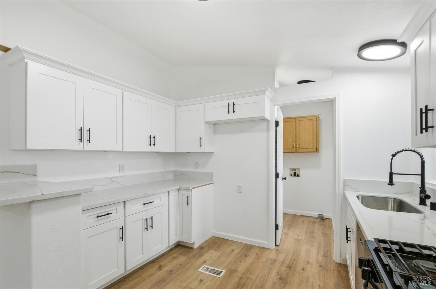 Detail Gallery Image 25 of 39 For 3455 Santa Rosa Ave 8, Santa Rosa,  CA 95407 - 3 Beds | 2 Baths