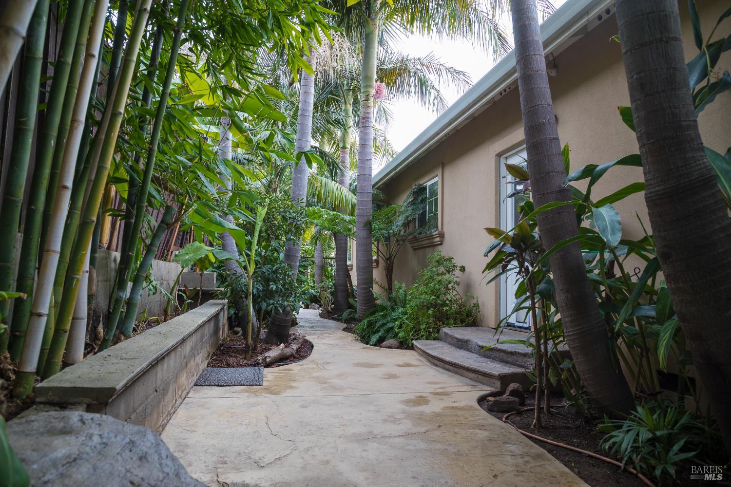 Detail Gallery Image 2 of 41 For 504 Palms Dr, Martinez,  CA 94553 - 3 Beds | 2 Baths