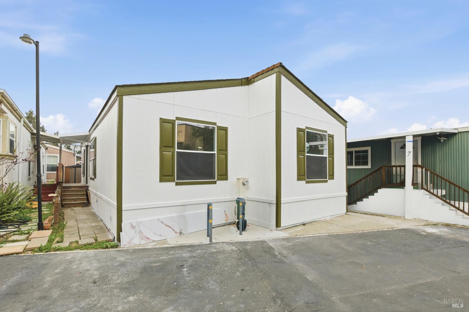 Detail Gallery Image 4 of 39 For 3455 Santa Rosa Ave 8, Santa Rosa,  CA 95407 - 3 Beds | 2 Baths