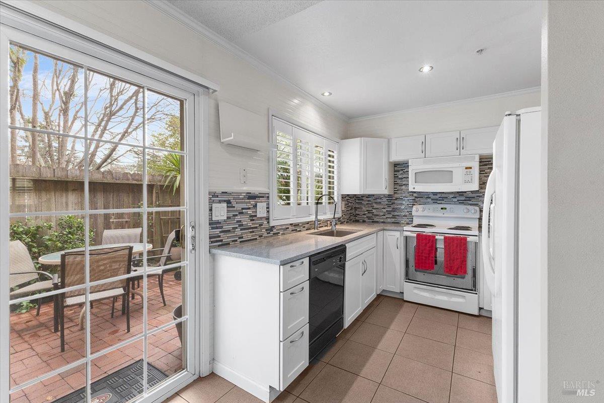 Detail Gallery Image 12 of 29 For 1003 Golf Course Dr, Rohnert Park,  CA 94928 - 2 Beds | 1/1 Baths