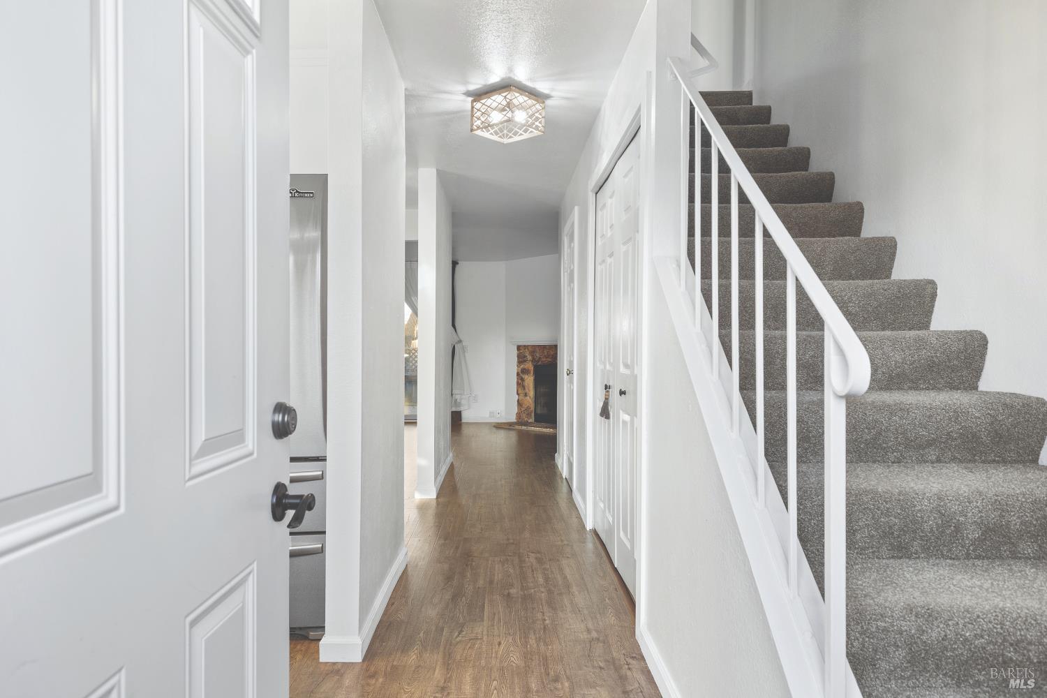 Detail Gallery Image 6 of 37 For 1493 Parkway Dr, Rohnert Park,  CA 94928 - 2 Beds | 1/1 Baths