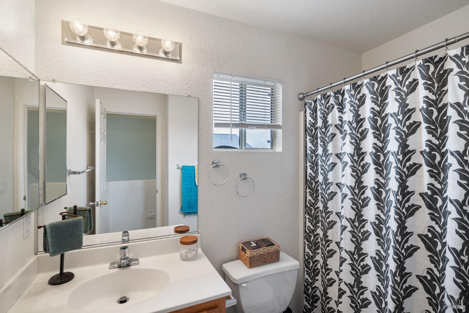 Detail Gallery Image 34 of 46 For 2305 Malachite Way, Santa Rosa,  CA 95404 - 3 Beds | 2/1 Baths