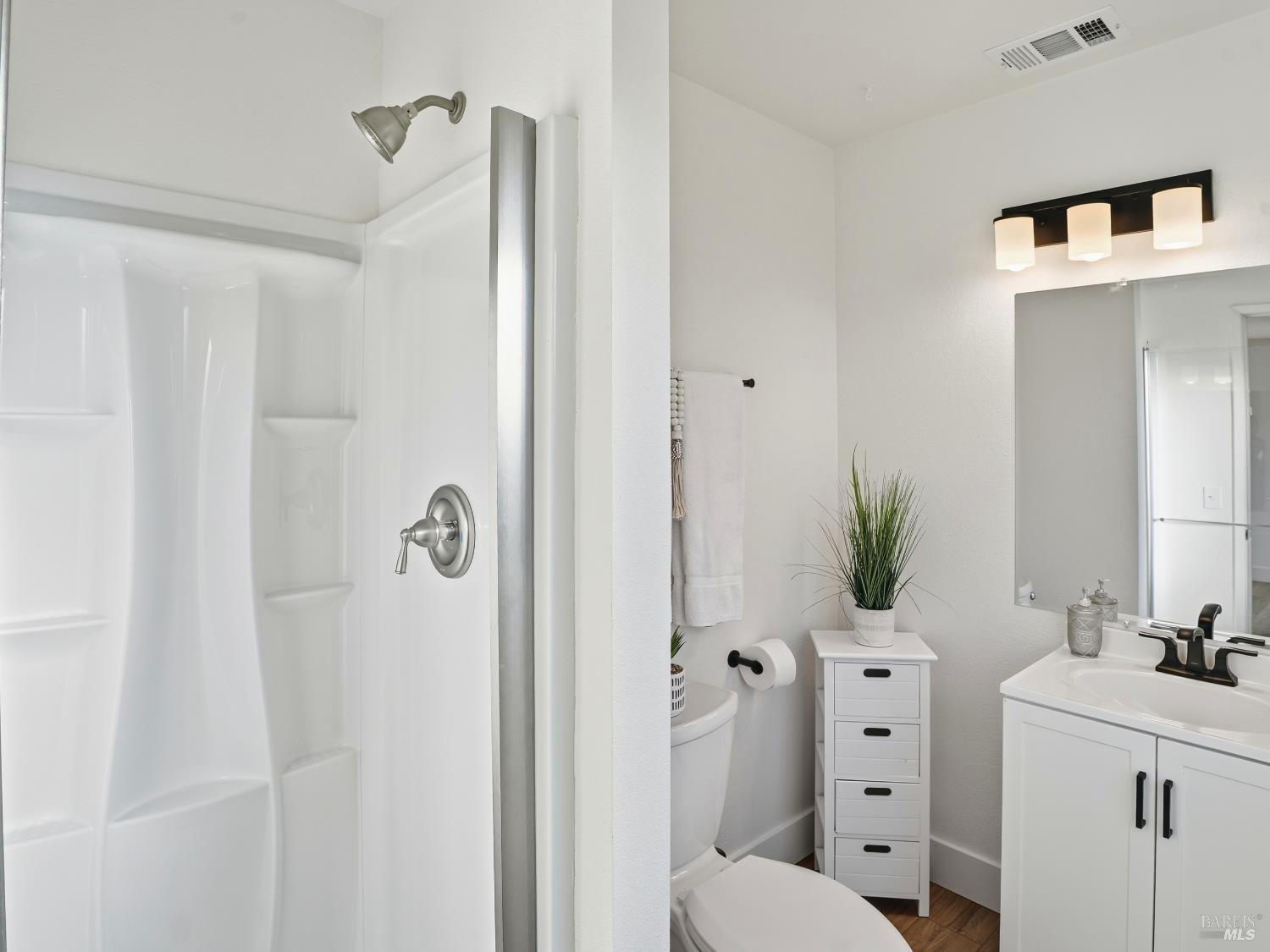 Detail Gallery Image 20 of 36 For 6041 Evelyn Ave, Rohnert Park,  CA 94928 - 4 Beds | 2 Baths