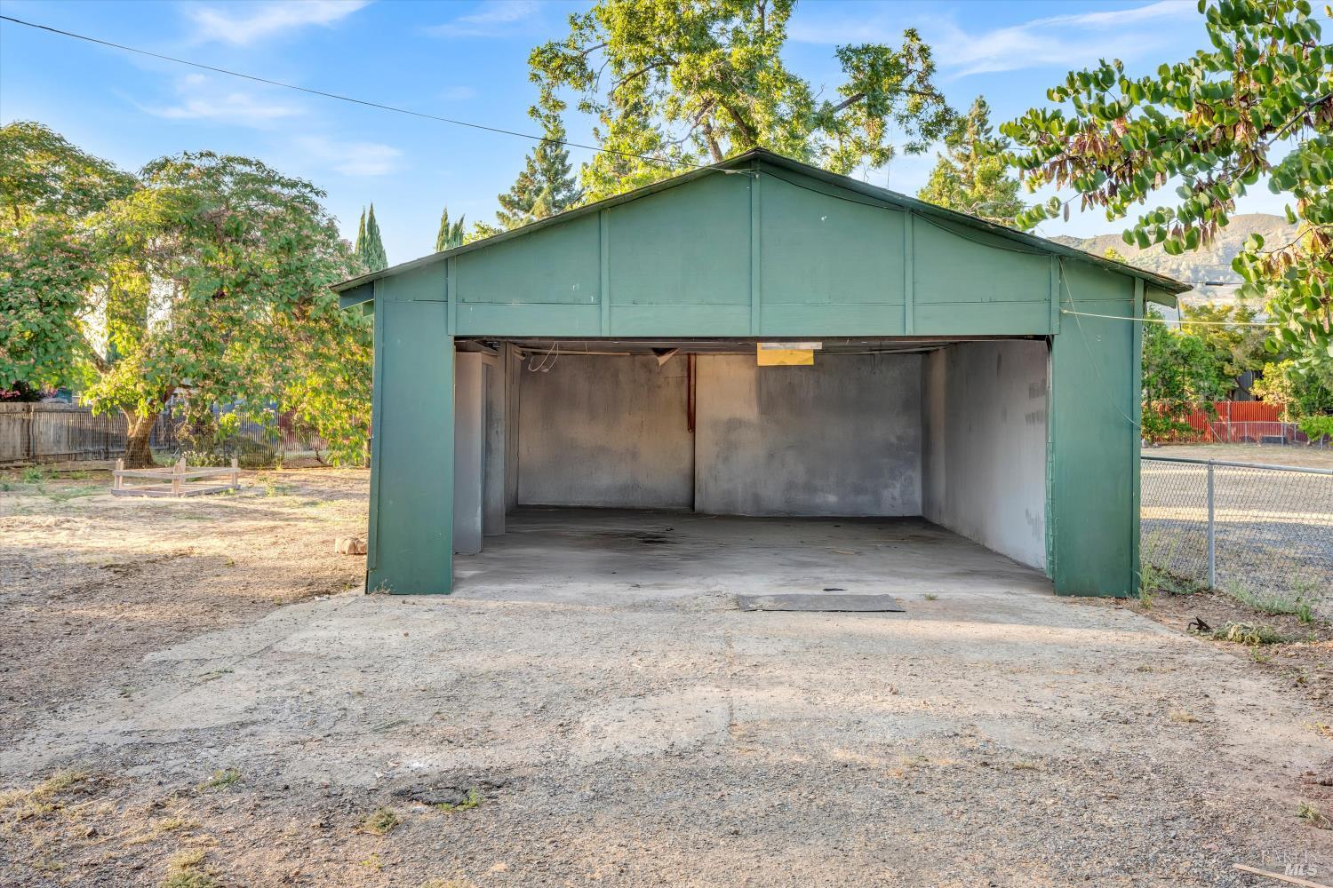 Detail Gallery Image 8 of 54 For 2750 Lakeshore Blvd, Upper Lake,  CA 95485 - 4 Beds | 6 Baths