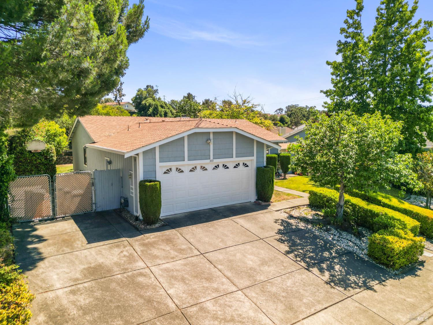 Detail Gallery Image 2 of 38 For 373 Clydesdale Dr, Vallejo,  CA 94591 - 3 Beds | 2 Baths
